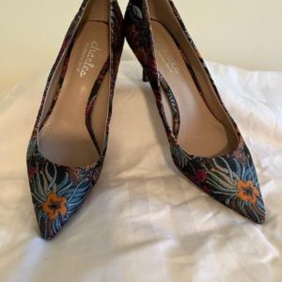Black tapestry pumps 6.5M like new - Picture 2 of 5